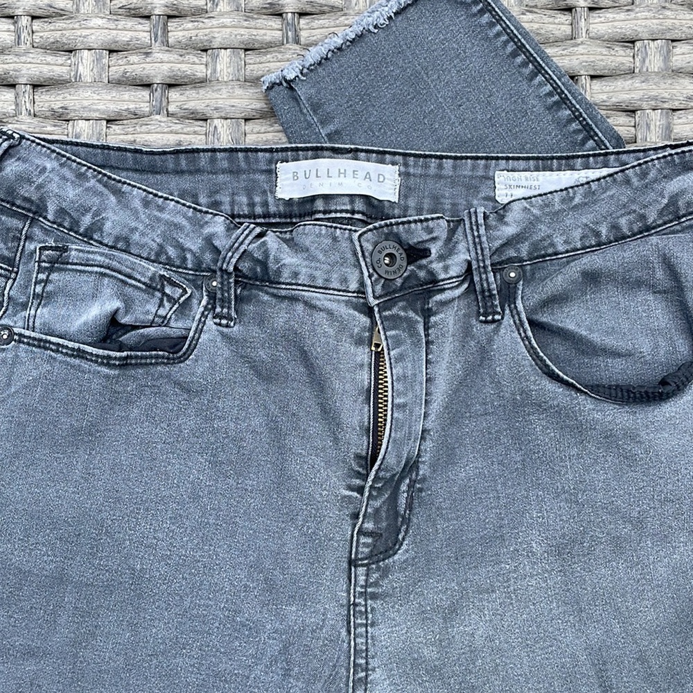 Bullhead Hi-Rise Ripped Skinny Jean - Picture 5 of 6